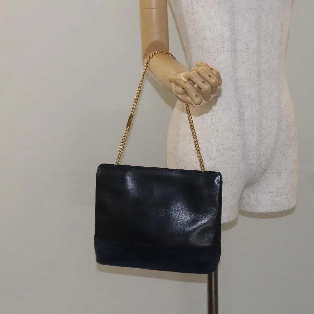Salvatore Ferragamo Vintage Chain Leather Navy Leather Handbag (Pre-Owned)