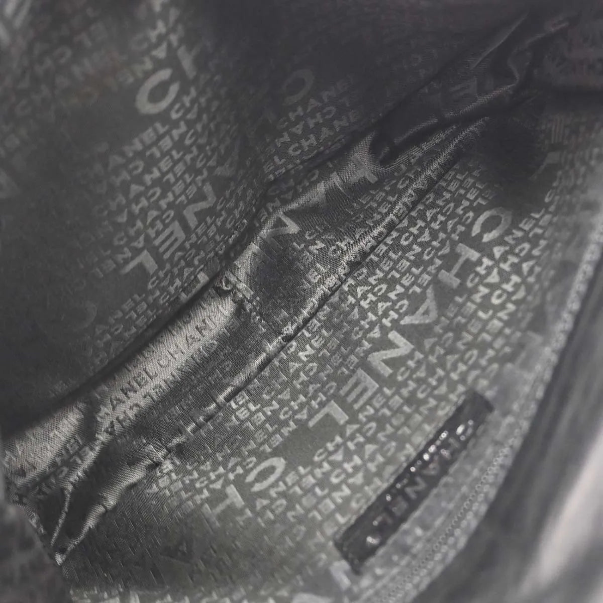 Chanel Vintage Logo Messenger Quilted Aged Calfskin Black Leather Shoulder Bag Bag (Pre-Owned)