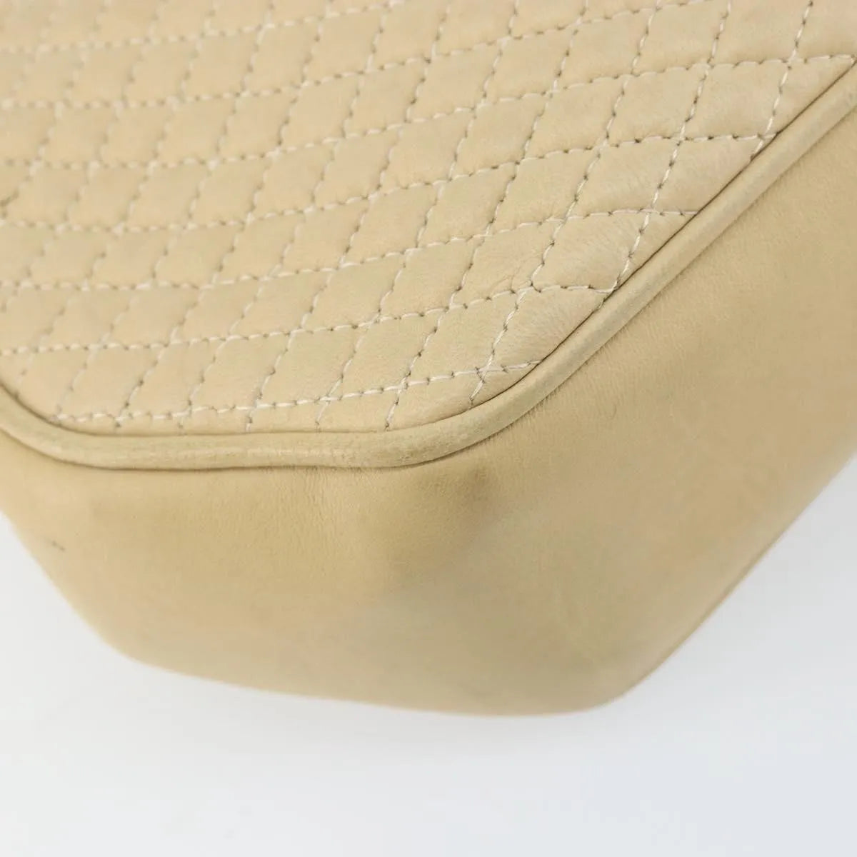 Bally Vintage Chain Quilted Leather Beige Leather Shoulder Bag Bag (Pre-Owned)