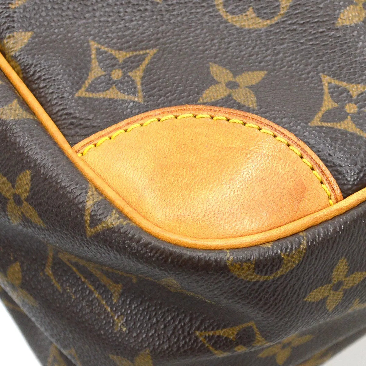 Louis Vuitton Nil Messenger Bag Monogram Canvas Brown Canvas Shoulder Bag Bag (Pre-Owned)