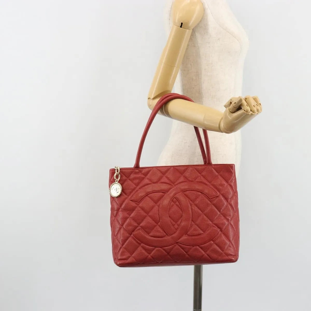 Chanel Medallion Tote Quilted Caviar Red Leather Tote Bag Bag (Pre-Owned)