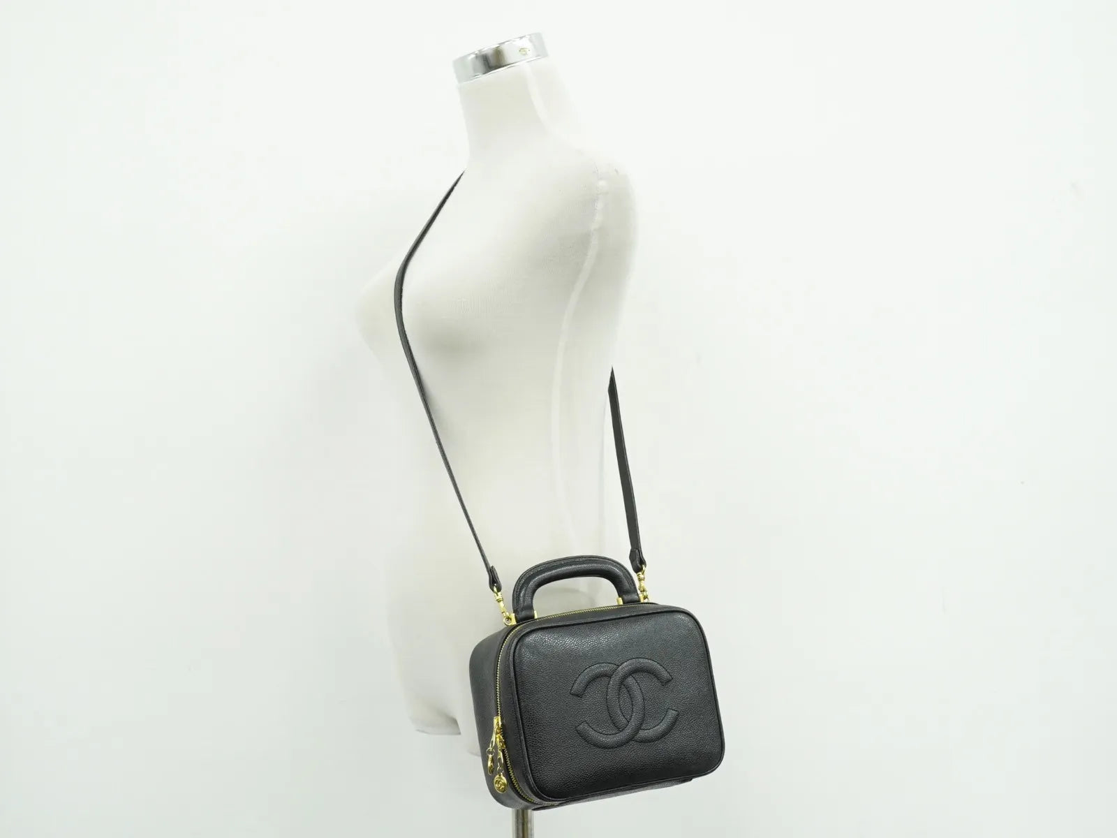Chanel Vintage Timeless Zip Around Vanity Case Caviar Black Leather Handbag (Pre-Owned)