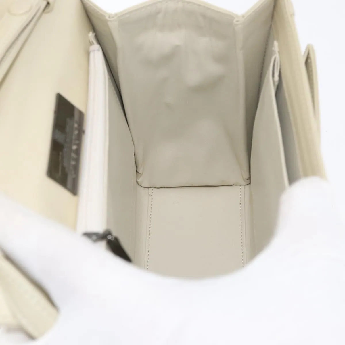 Givenchy Vintage Leather Beige Leather Handbag (Pre-Owned)