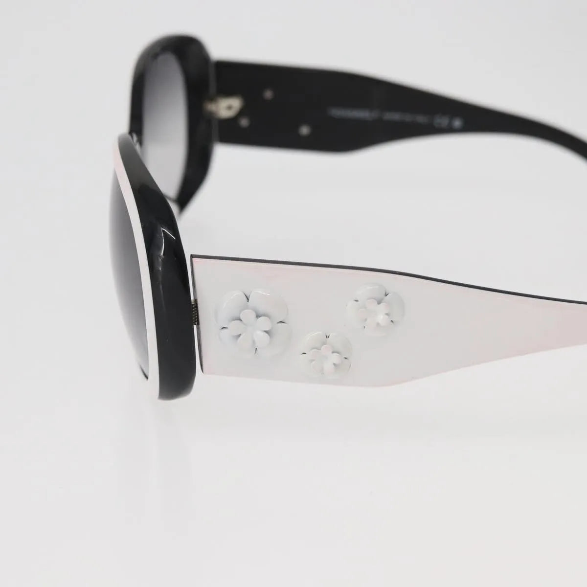 Chanel Camélia Plastic White Plastic Sunglasse Accessory (Pre-Owned)