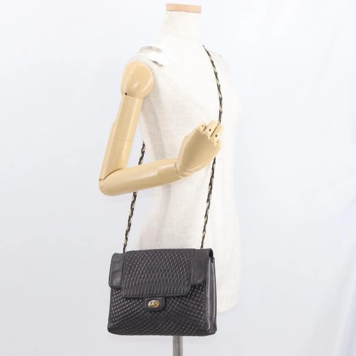 Bally Vintage Chain Quilted Leather Black Leather Shoulder Bag Bag (Pre-Owned)