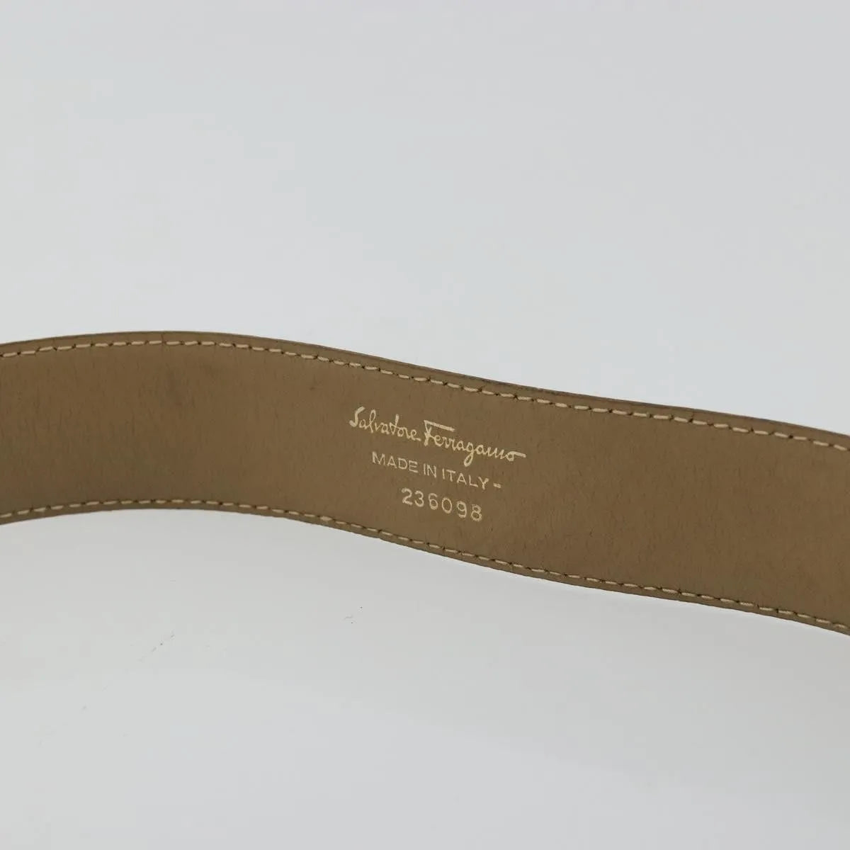 Salvatore Ferragamo Gancini Buckle Reversible Belt Leather White Leather Belts Accessory (Pre-Owned)