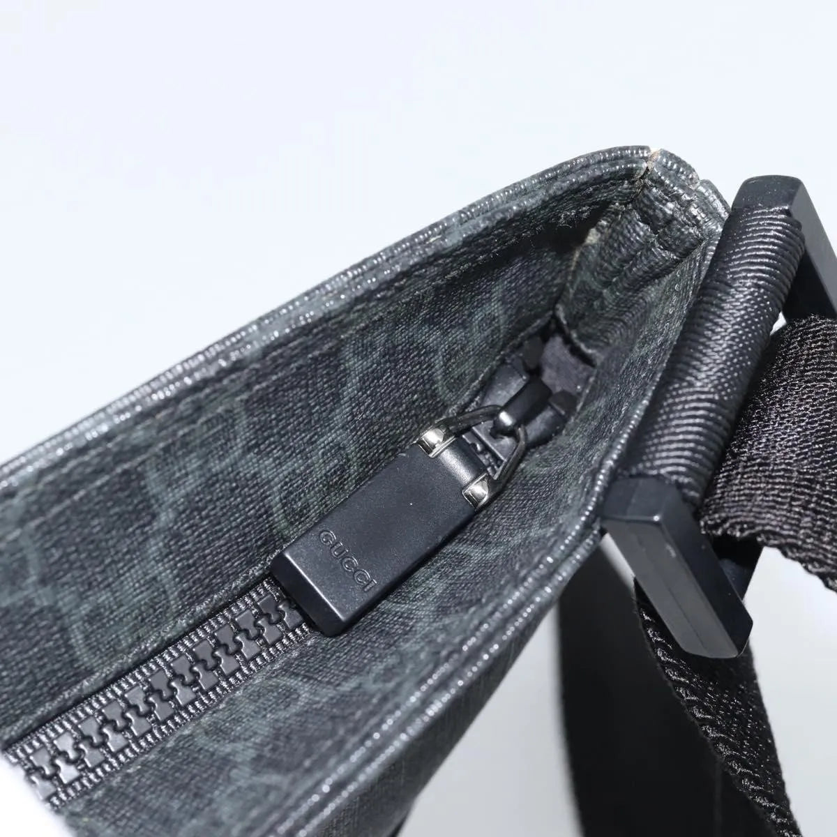 Gucci Vintage Flat Messenger Gg Canvas And Leather Black Canvas Shoulder Bag Bag (Pre-Owned)
