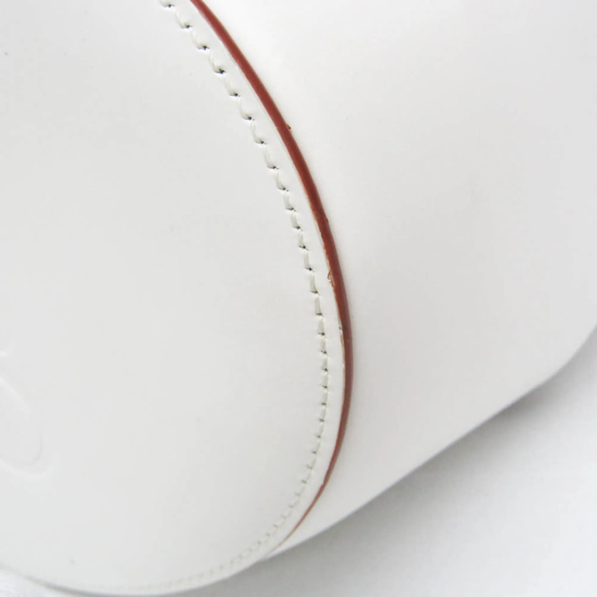 Loewe Balloon Bucket Leather White Leather Handbag (Pre-Owned)
