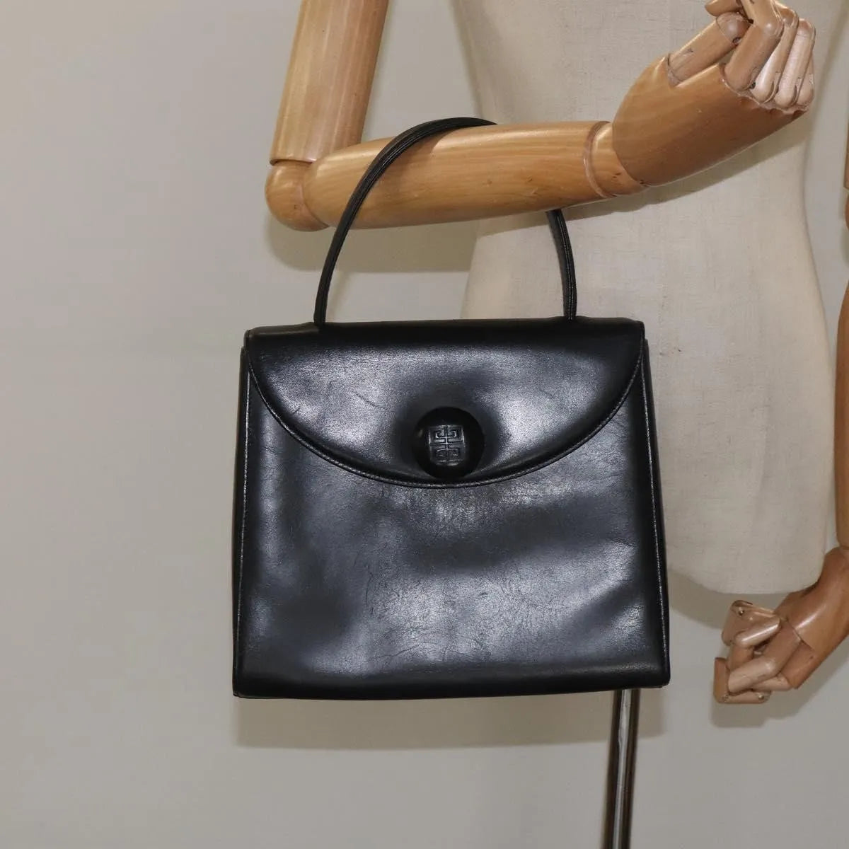 Givenchy Vintage Leather Black Leather Handbag (Pre-Owned)