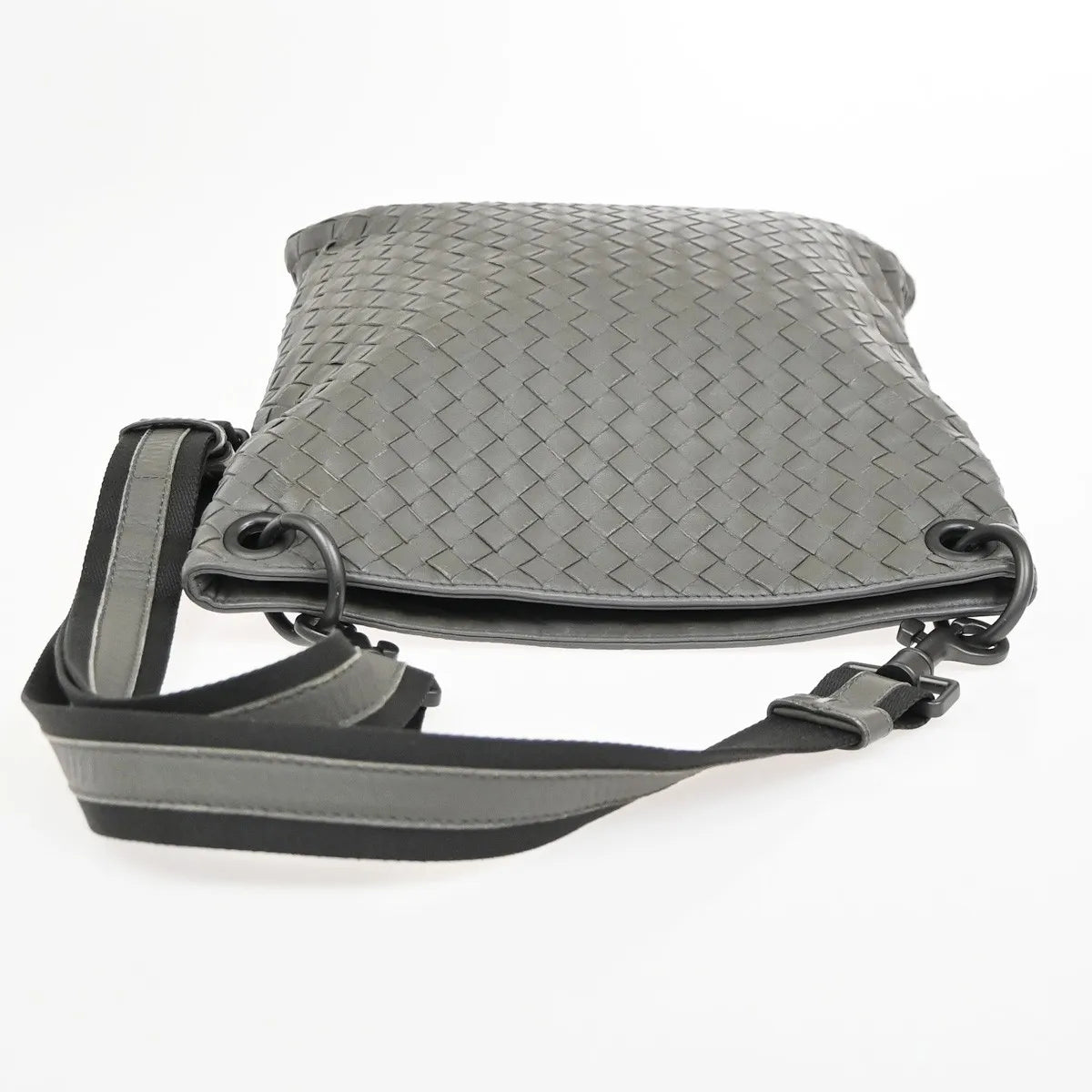 Bottega Veneta Flat Messenger Intrecciato Nappa Gray Leather Shoulder Bag Bag (Pre-Owned)