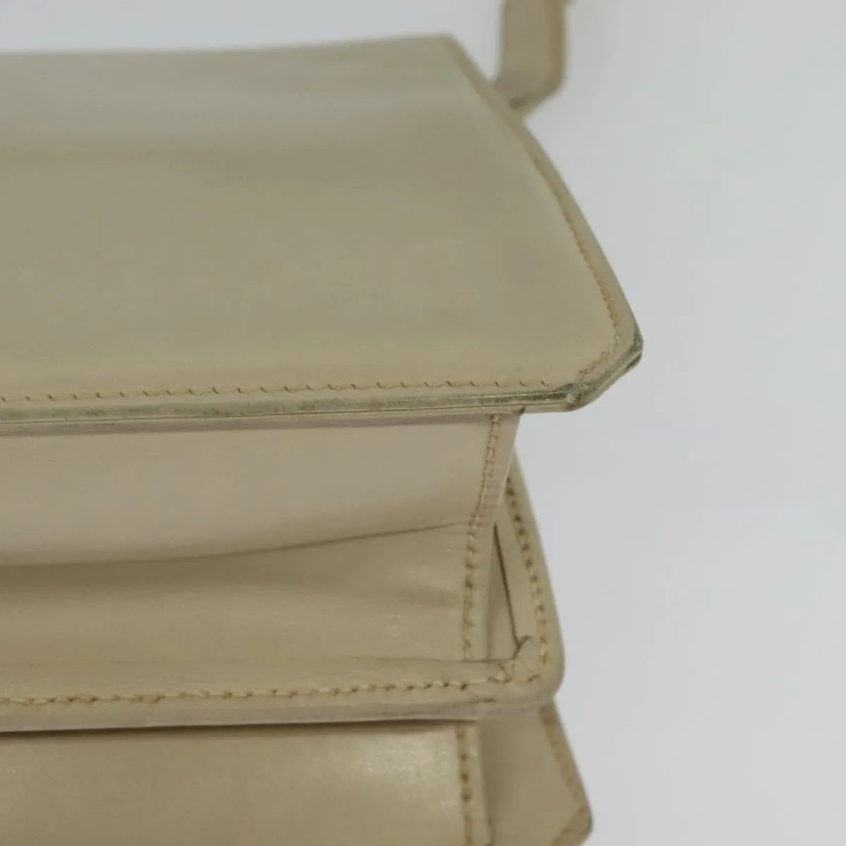 Gucci Vintage Flap Leather Beige Leather Shoulder Bag Bag (Pre-Owned)