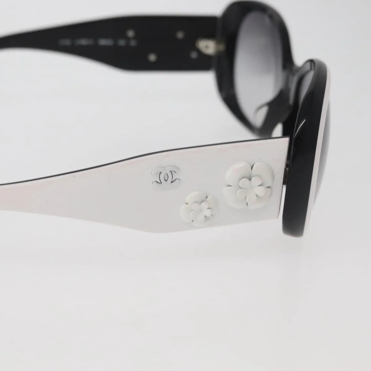 Chanel Camélia Plastic White Plastic Sunglasse Accessory (Pre-Owned)