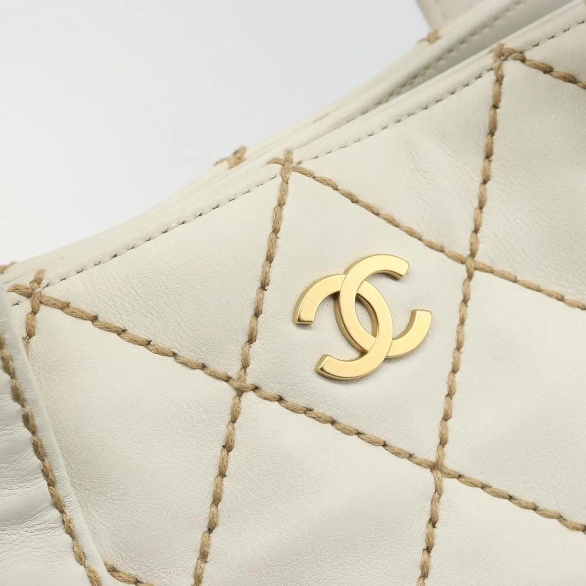Chanel Surpique Tote Quilted Leather White Leather Tote Bag Bag (Pre-Owned)