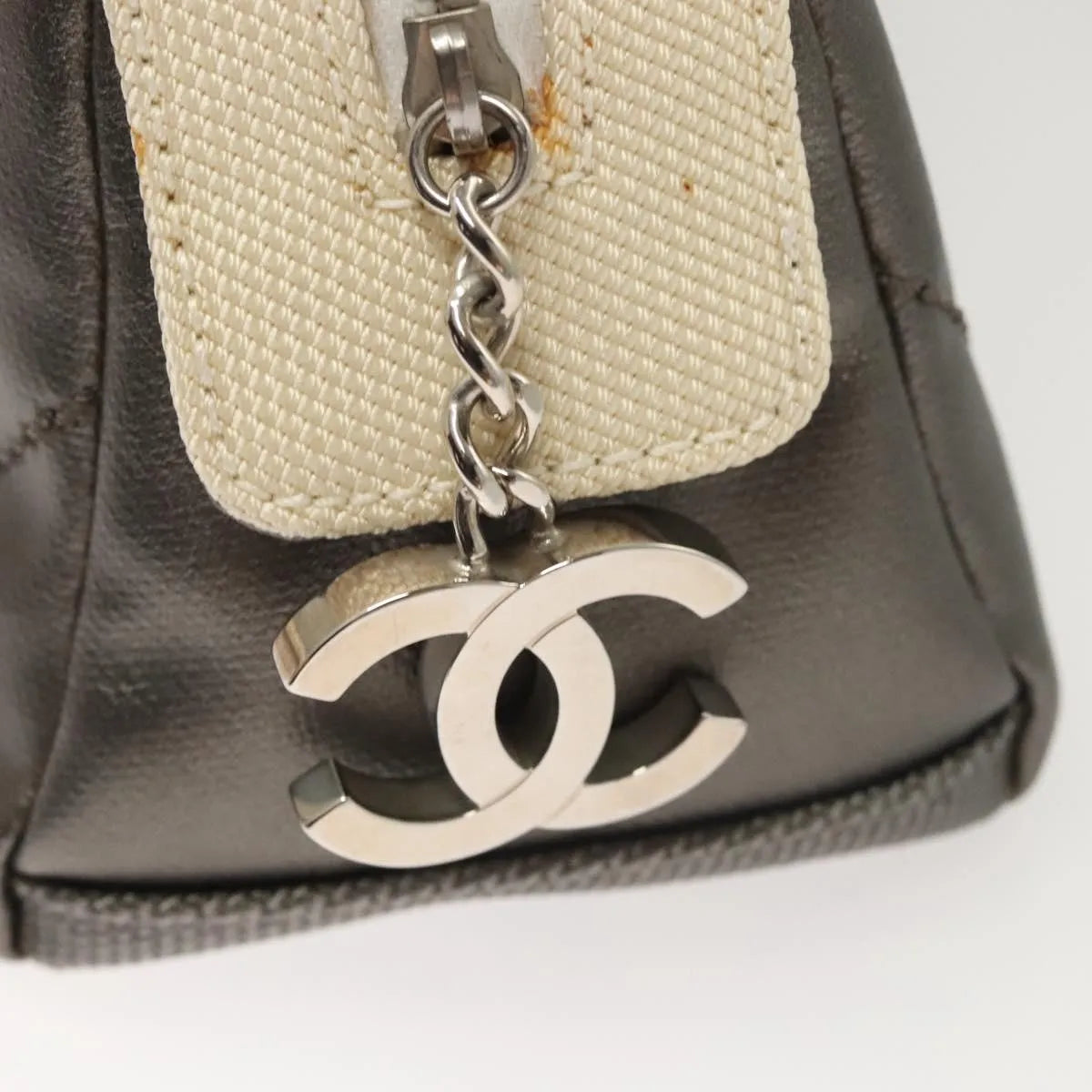 Chanel Vintage Clutch Leather Gray Leather Clutche & Pouche Bag (Pre-Owned)