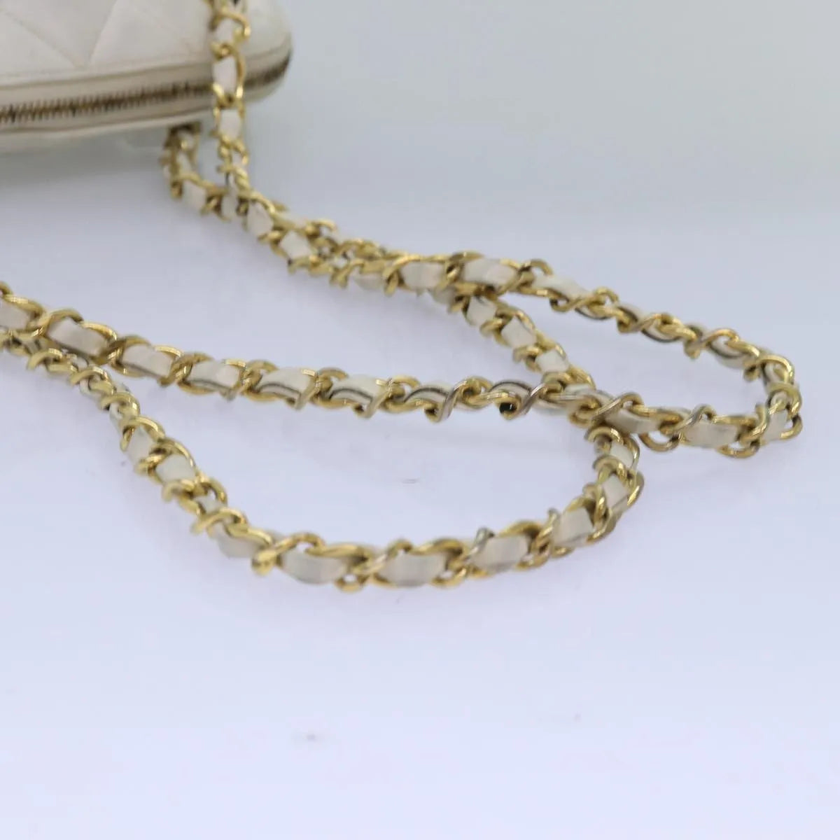 Chanel Vintage Zip Chain Quilted Caviar White Leather Shoulder Bag Bag (Pre-Owned)