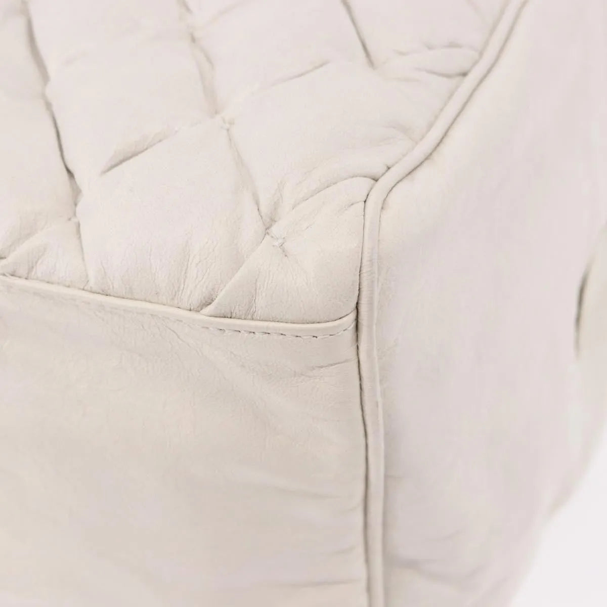Balenciaga Matelasse Leather White Leather Handbag (Pre-Owned)