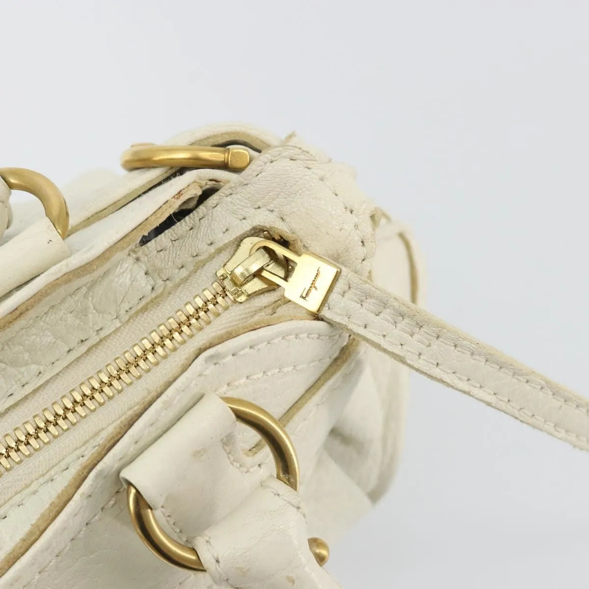 Salvatore Ferragamo Gancini Leather White Leather Handbag (Pre-Owned)