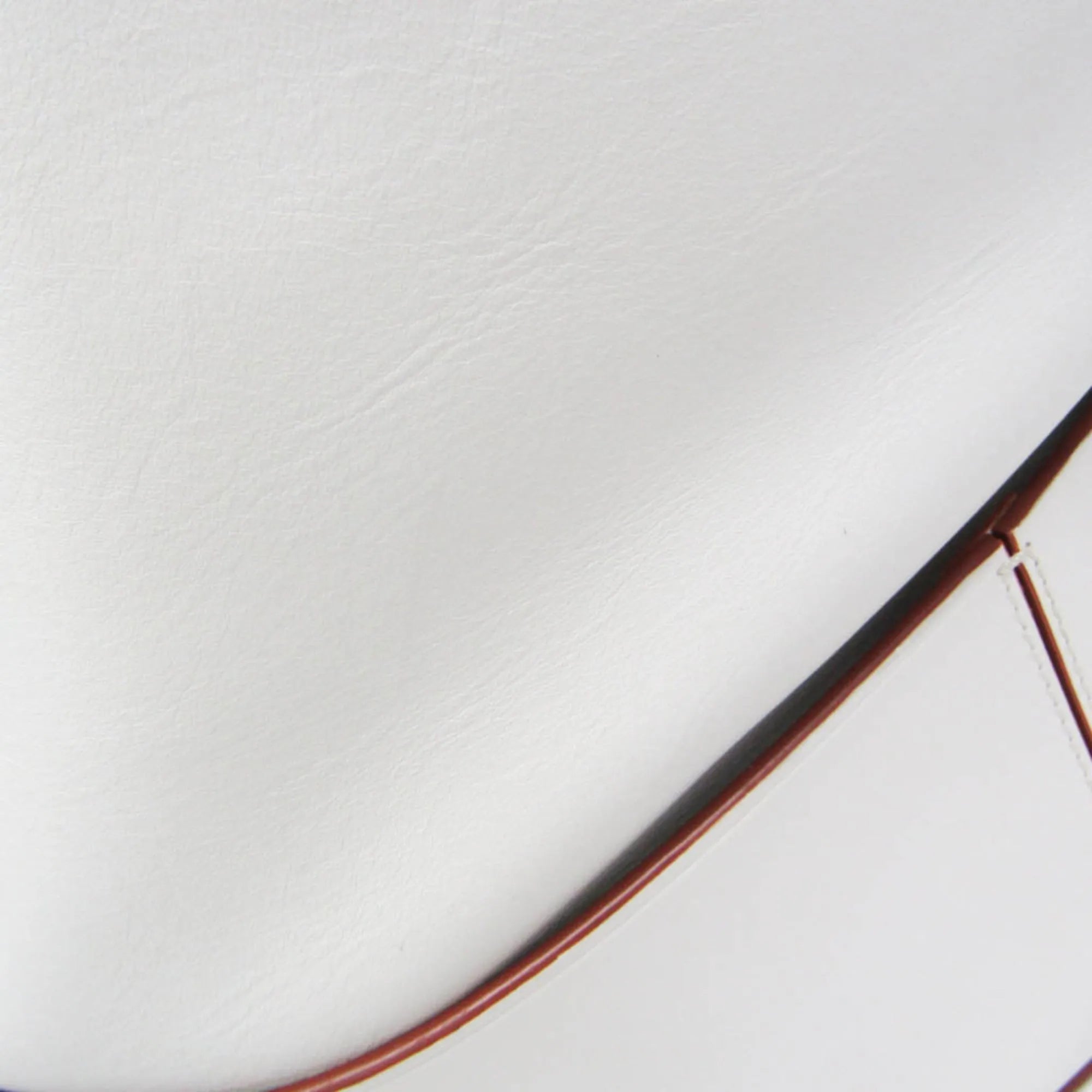 Loewe Balloon Bucket Leather White Leather Handbag (Pre-Owned)