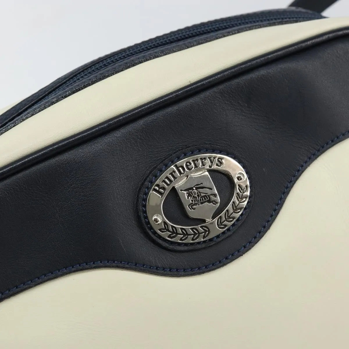 Burberry Vintage Leather White Leather Shoulder Bag Bag (Pre-Owned)
