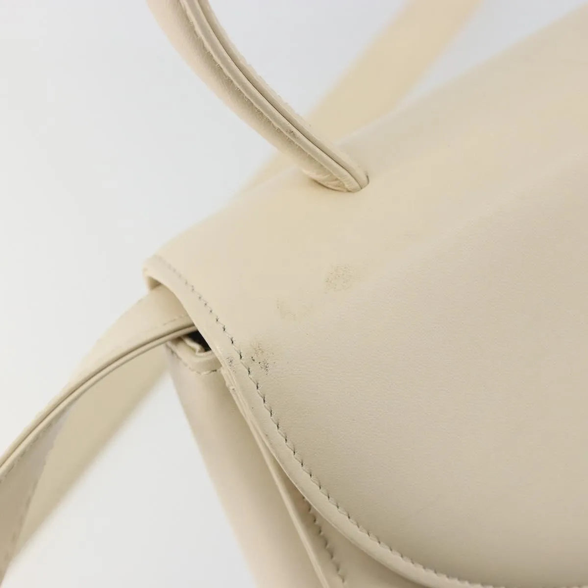 Givenchy Vintage Leather Beige Leather Handbag (Pre-Owned)