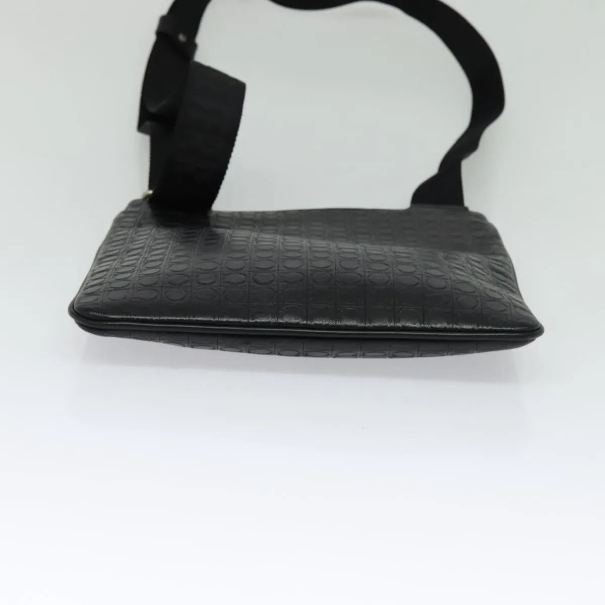 Salvatore Ferragamo Vintage Leather Black Leather Shoulder Bag Bag (Pre-Owned)