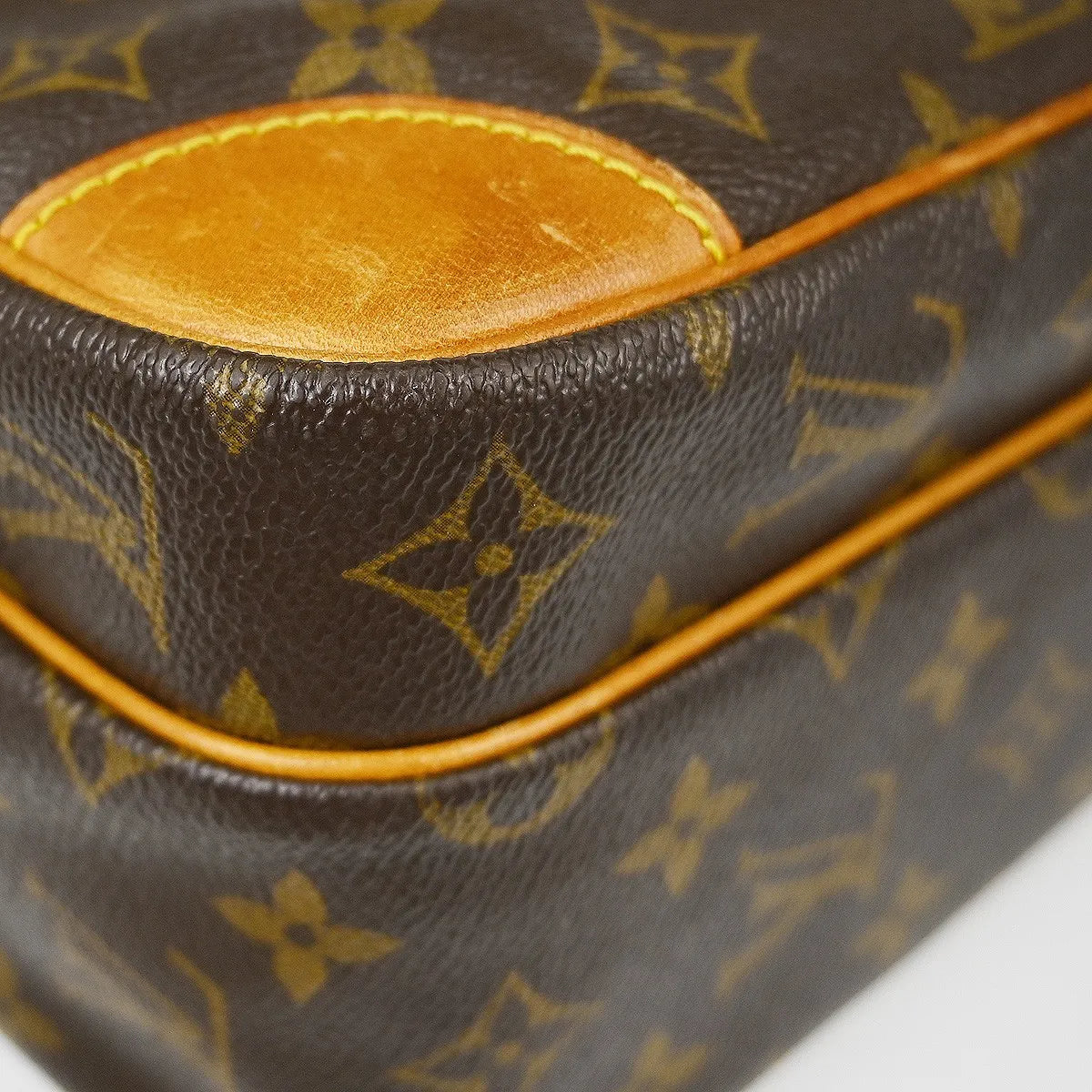 Louis Vuitton Nil Messenger Monogram Canvas Brown Canvas Shoulder Bag Bag (Pre-Owned)