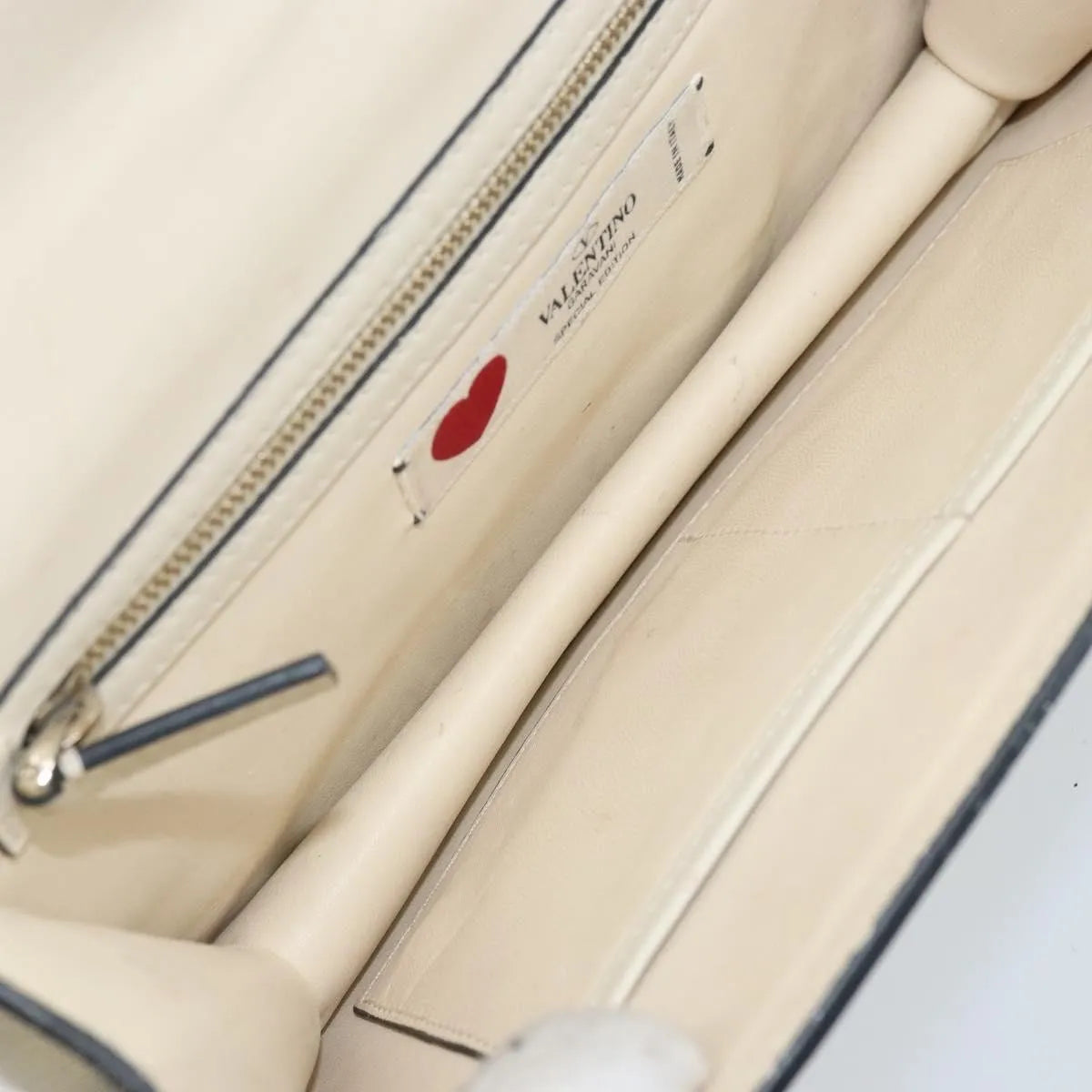 Valentino Garavani Glam Lock Leather White Leather Shoulder Bag Bag (Pre-Owned)