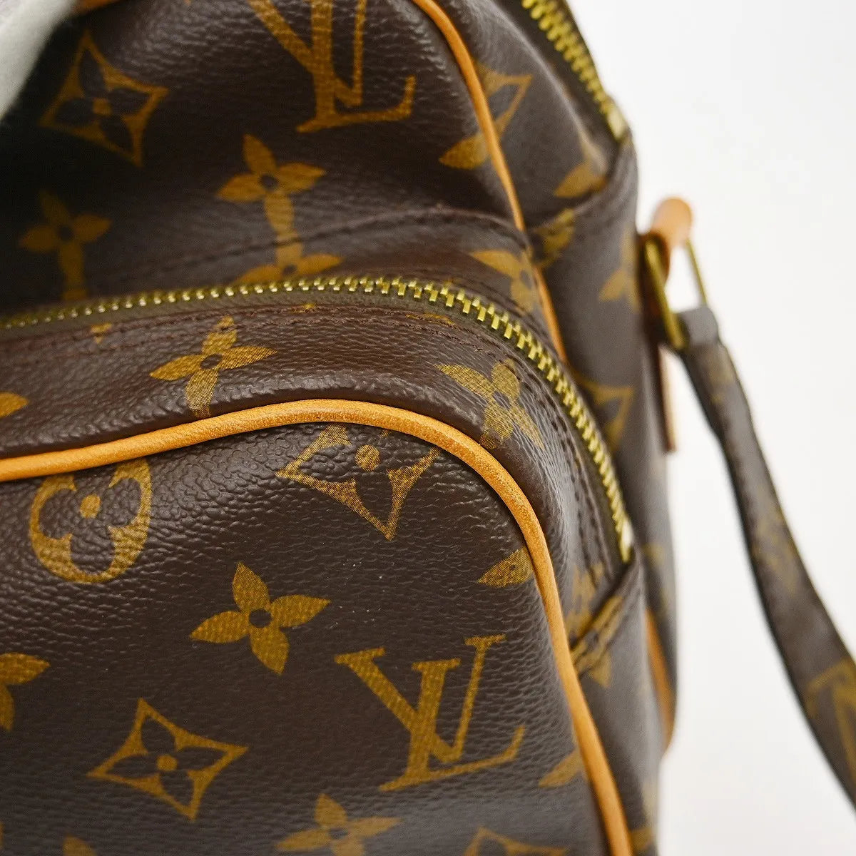 Louis Vuitton Nil Messenger Monogram Canvas Brown Canvas Shoulder Bag Bag (Pre-Owned)