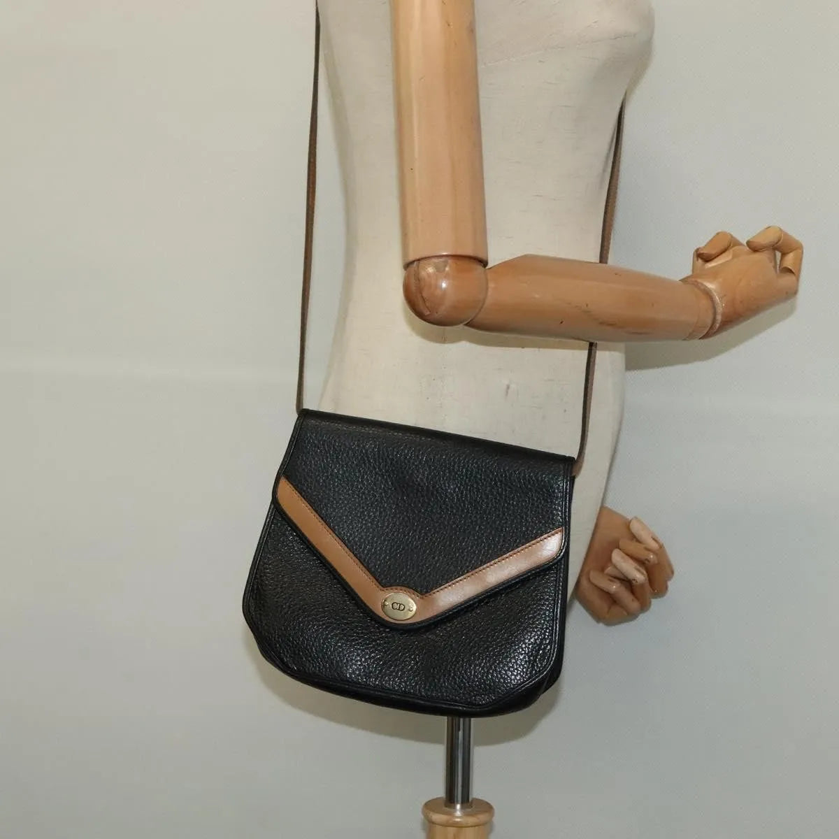 Christian Dior Vintage Cd Flap Leather Black Leather Shoulder Bag Bag (Pre-Owned)