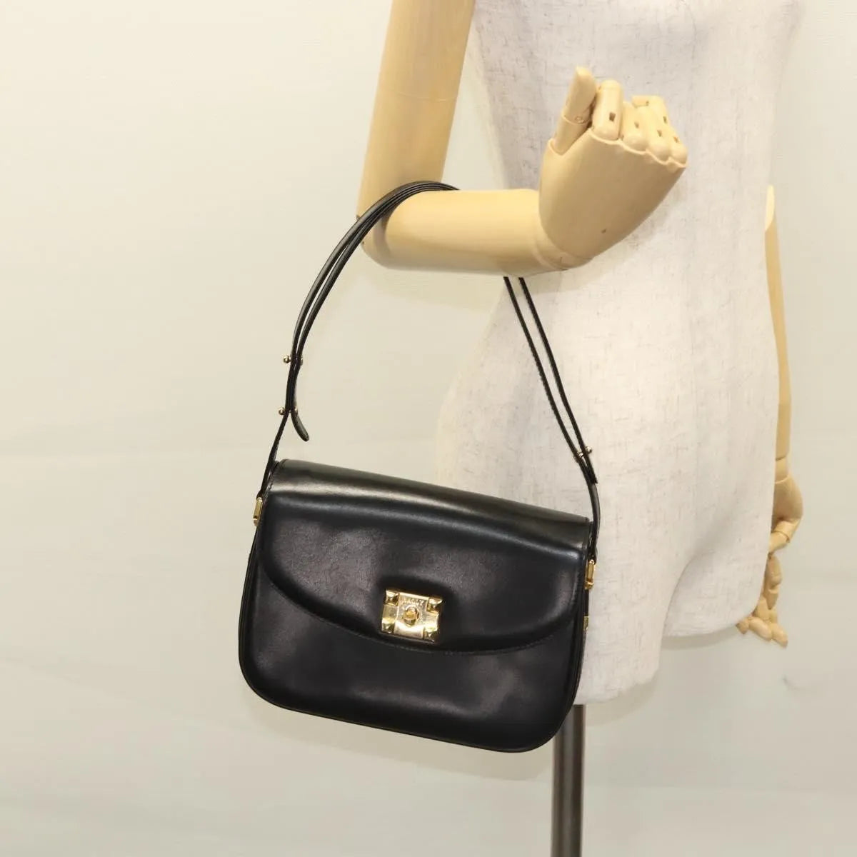 Bally Vintage Leather Black Leather Shoulder Bag Bag (Pre-Owned)