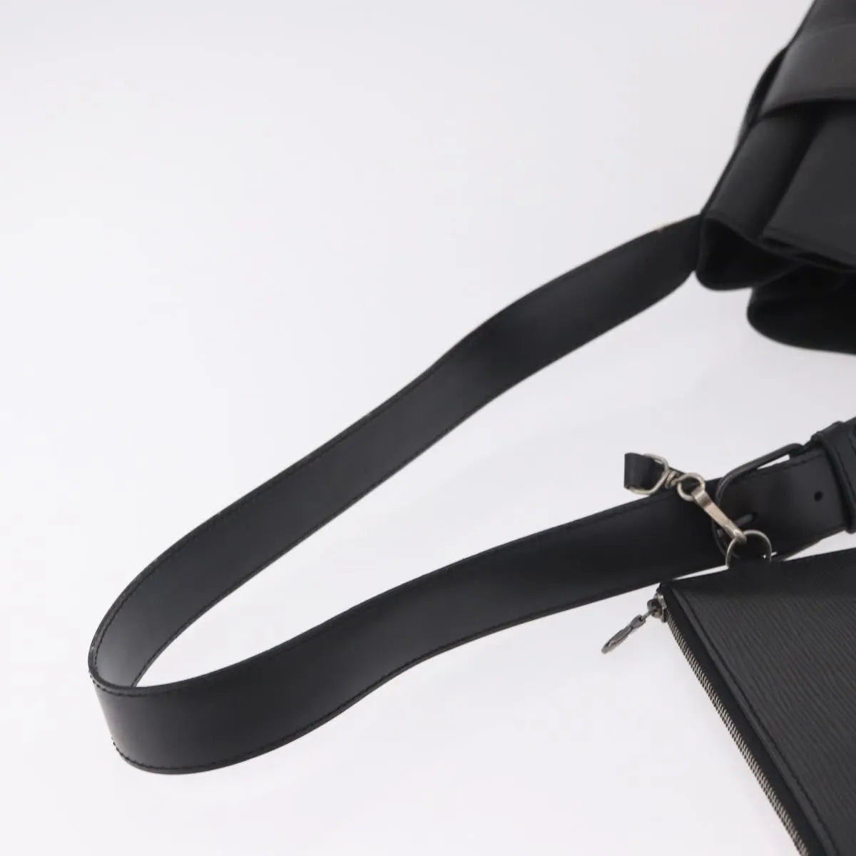 Louis Vuitton Vintage Sac D'epaule Handbag Epi Leather Black Leather Shoulder Bag Bag (Pre-Owned)
