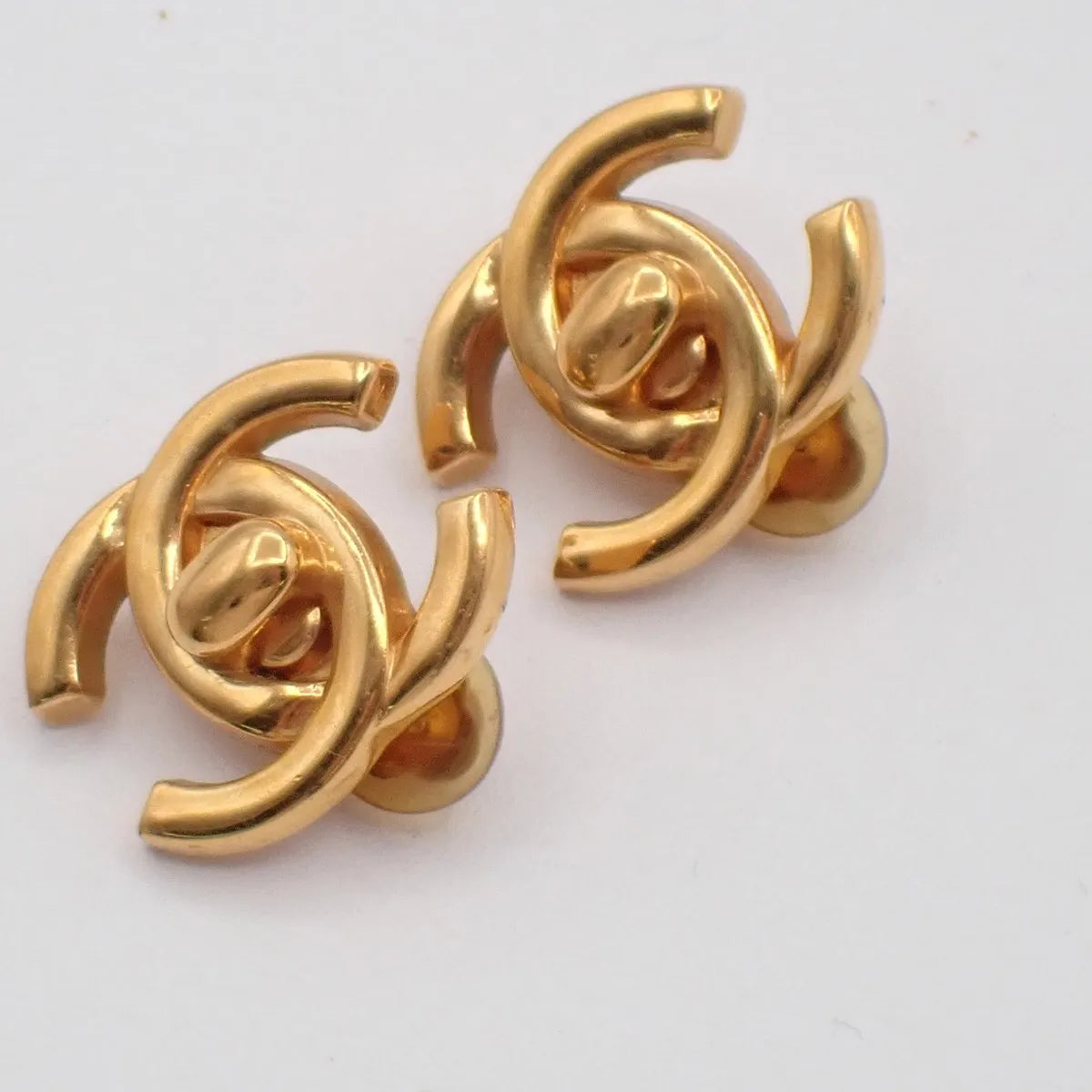 Chanel Cc Button Clip-On Metal Gold Gold_Plated Earrings Jewelry (Pre-Owned)