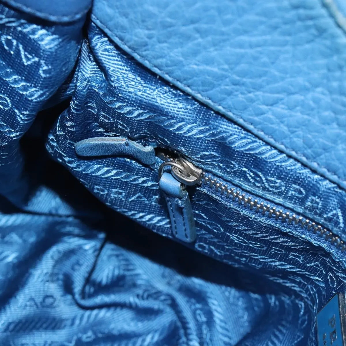 Prada Vitello Daino Convertible Tote Vitello Daino Blue Leather Handbag (Pre-Owned)