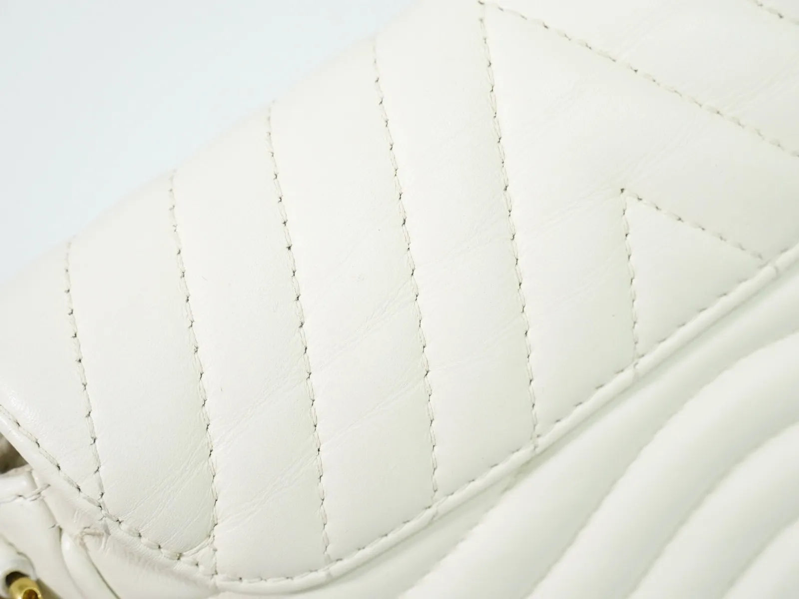 Louis Vuitton New Wave Multi Pochette Quilted Leather White Leather Shoulder Bag Bag (Pre-Owned)