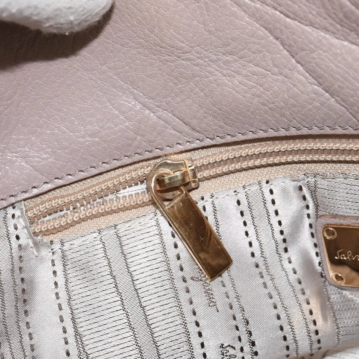 Salvatore Ferragamo Gancini Leather Pink Leather Handbag (Pre-Owned)