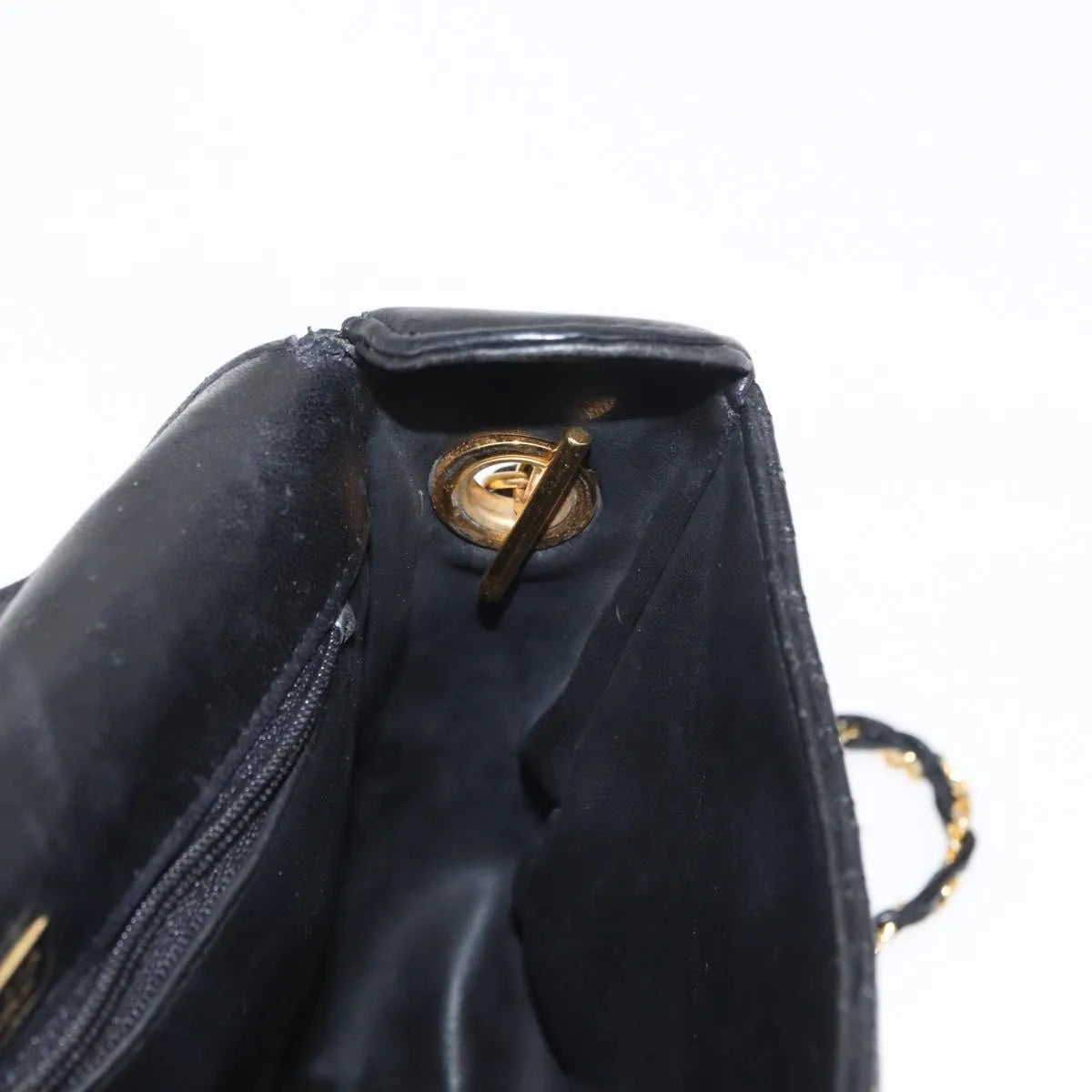 Bally Vintage Leather Black Leather Shoulder Bag Bag (Pre-Owned)