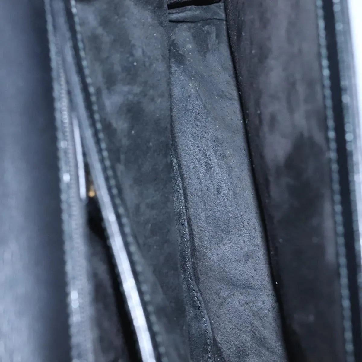Gucci Vintage Leather Black Leather Handbag (Pre-Owned)
