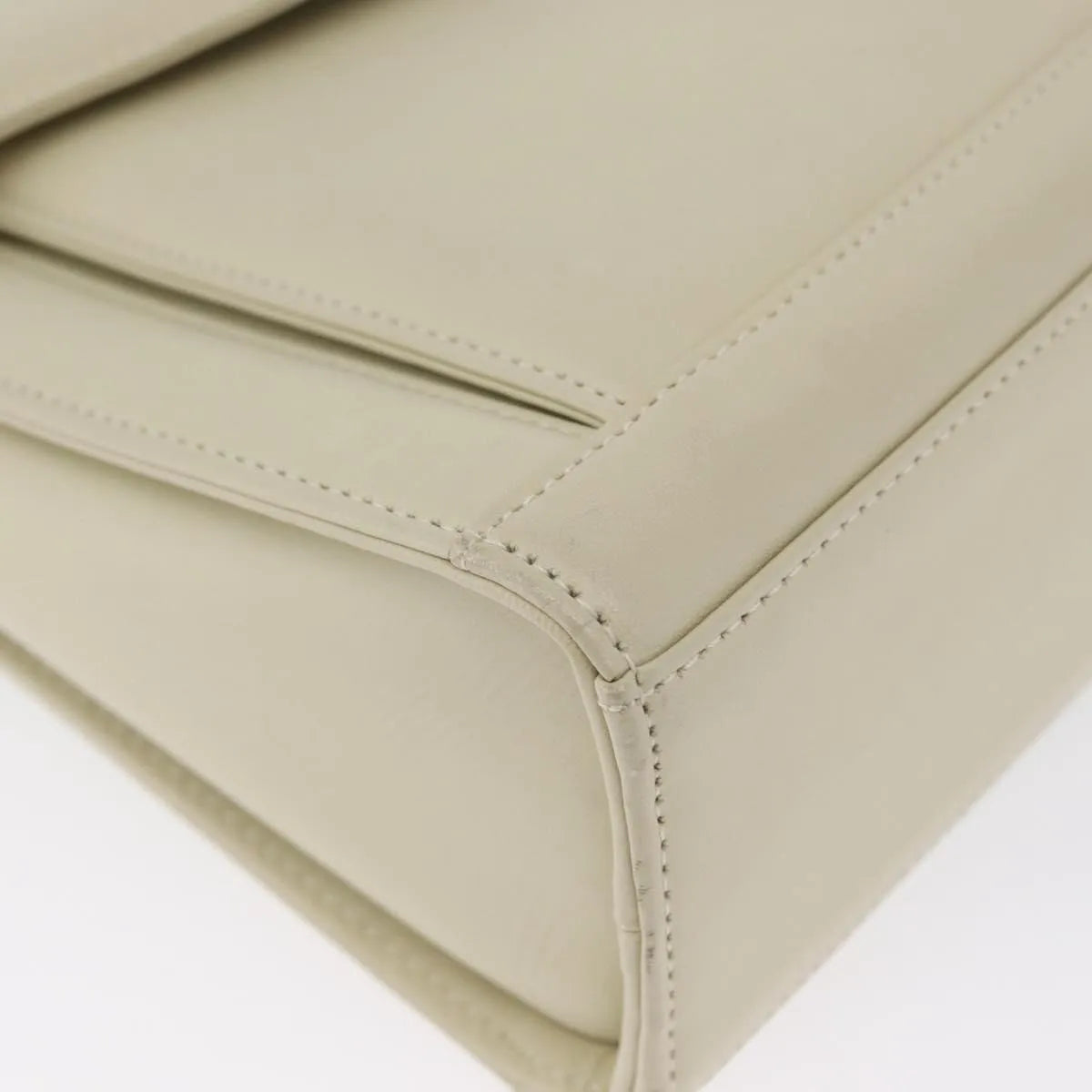 Givenchy Vintage Leather Beige Leather Handbag (Pre-Owned)