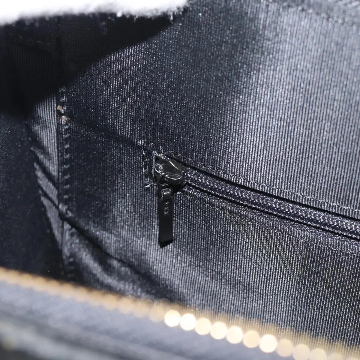Saint Laurent Vintage Leather Black Leather Tote Bag Bag (Pre-Owned)