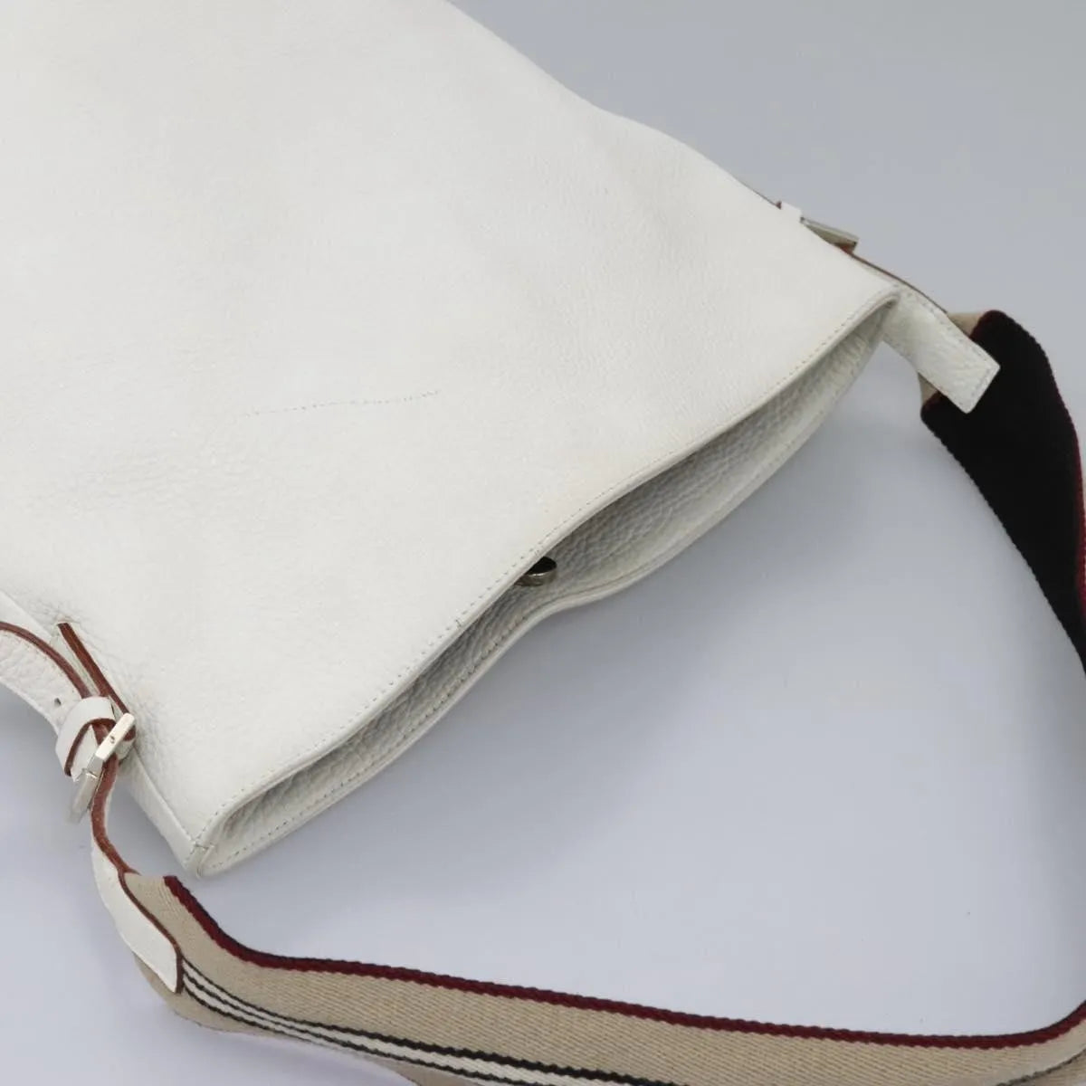 Burberry Vintage Leather White Leather Shoulder Bag Bag (Pre-Owned)