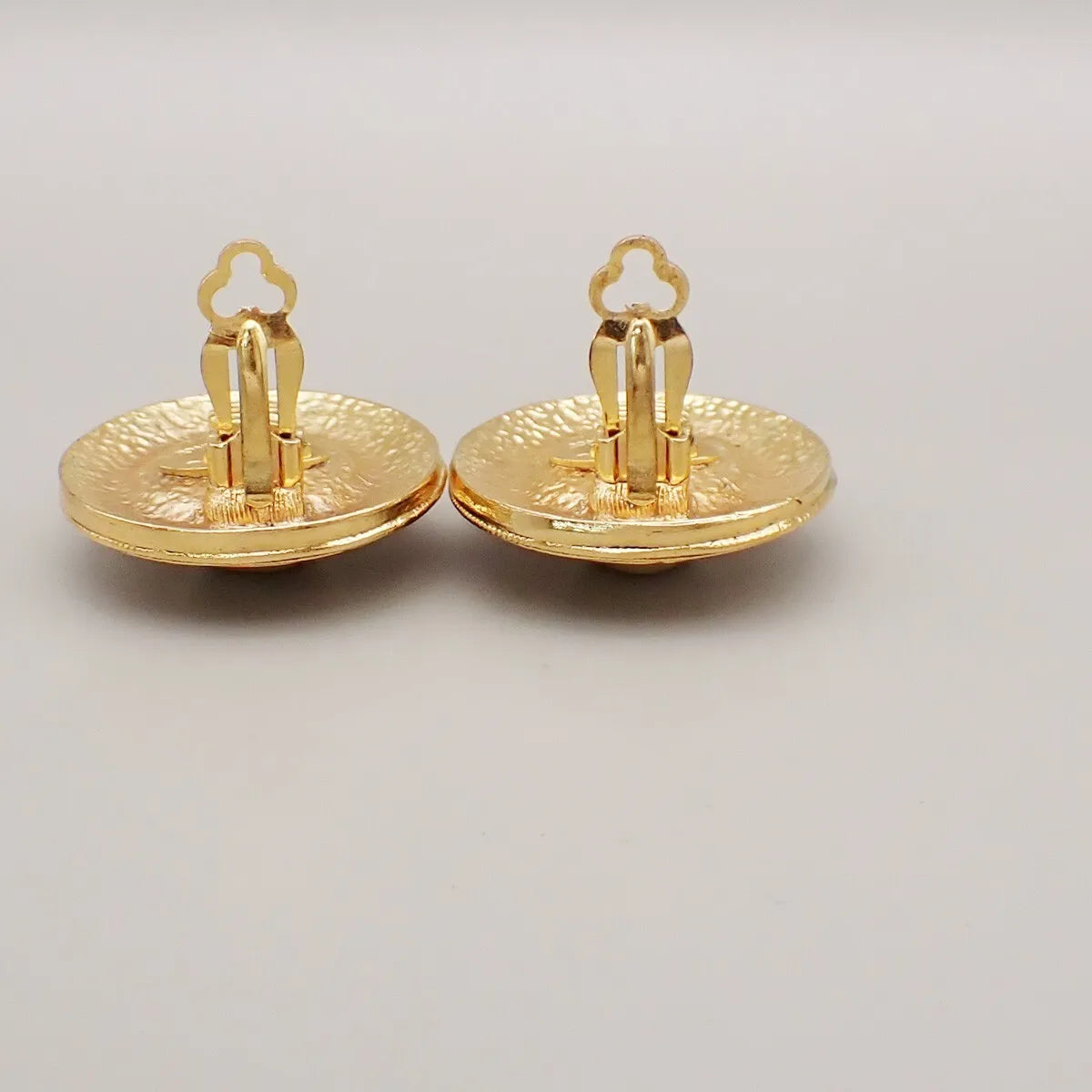 Chanel Vintage Round Clip-On Metal With Faux Pearl Gold Gold_Plated Earrings Jewelry (Pre-Owned)