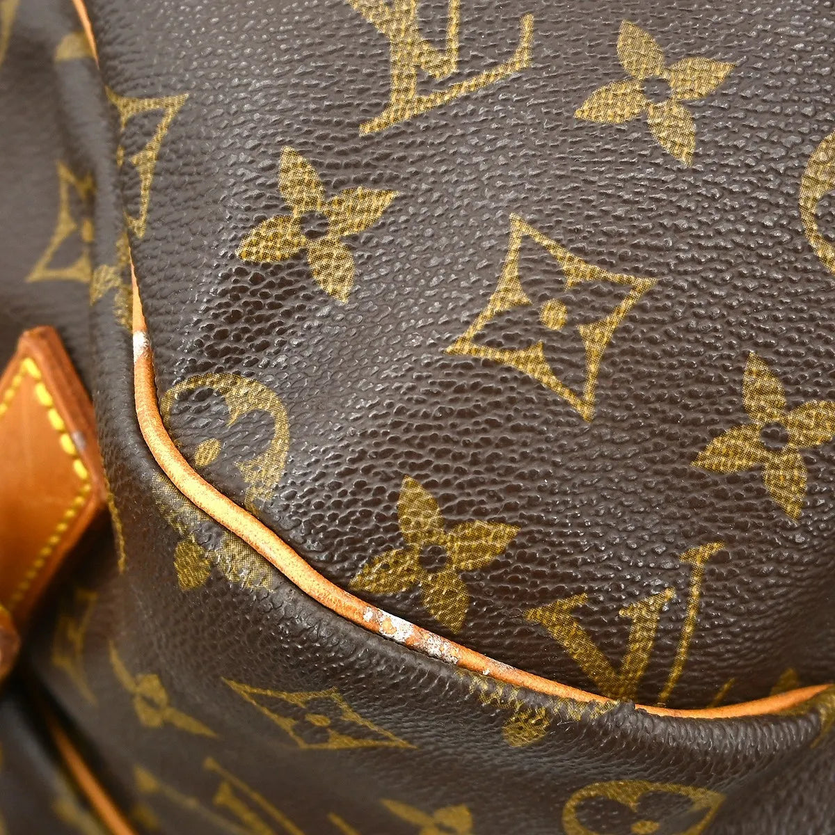 Louis Vuitton Saumur Monogram Brown Canvas Shoulder Bag Bag (Pre-Owned)