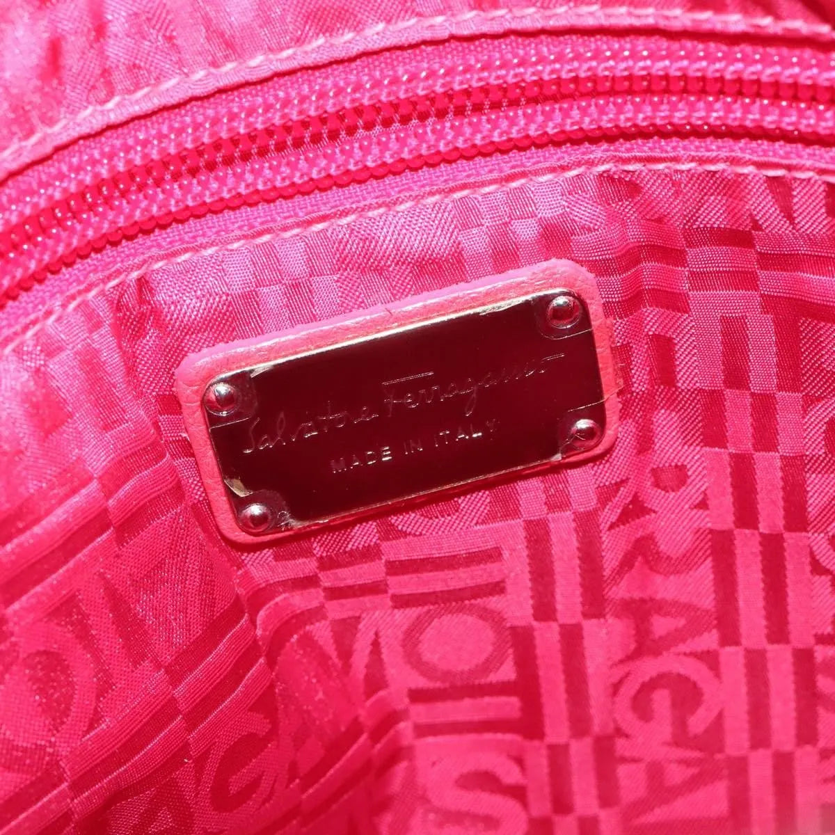 Salvatore Ferragamo Gancini Leather Pink Leather Shoulder Bag Bag (Pre-Owned)