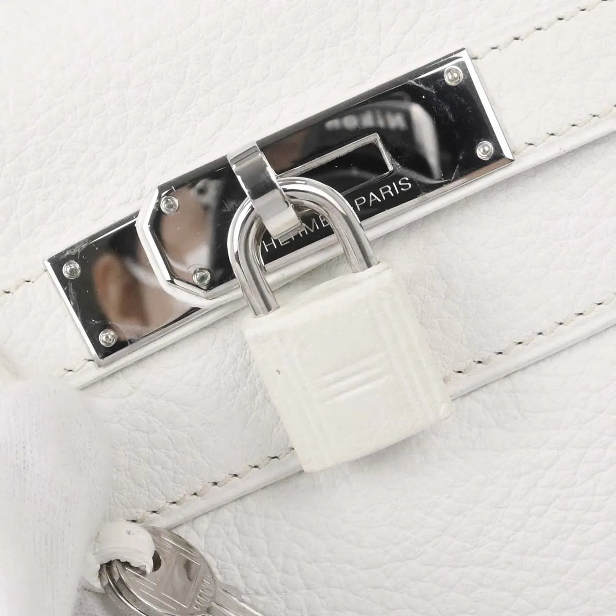 Hermes Kelly Retourne Clémence Taurillon White Leather Handbag (Pre-Owned)