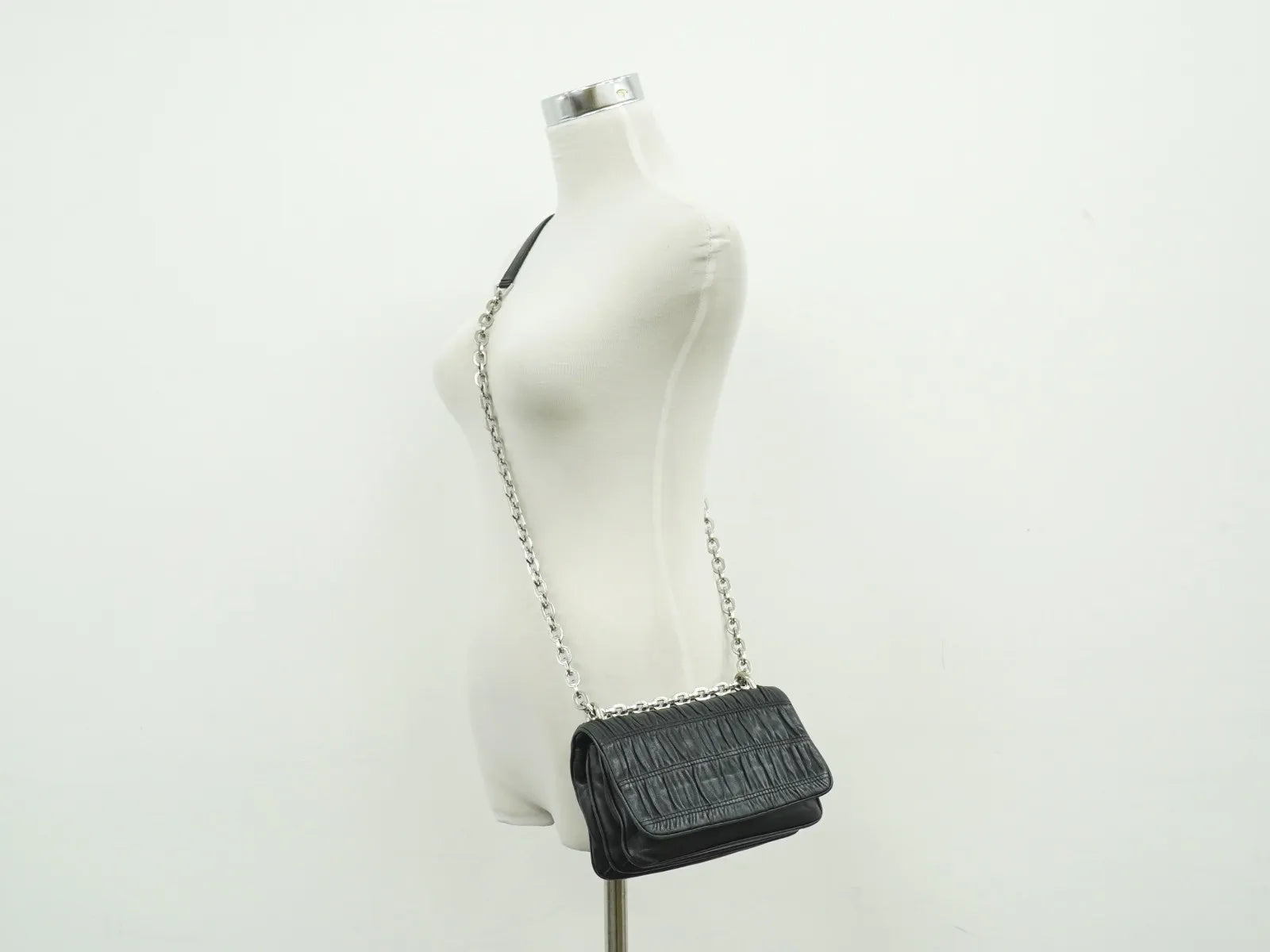 Prada Compartment Chain Flap Nappa Gaufre Black Leather Shoulder Bag Bag (Pre-Owned)