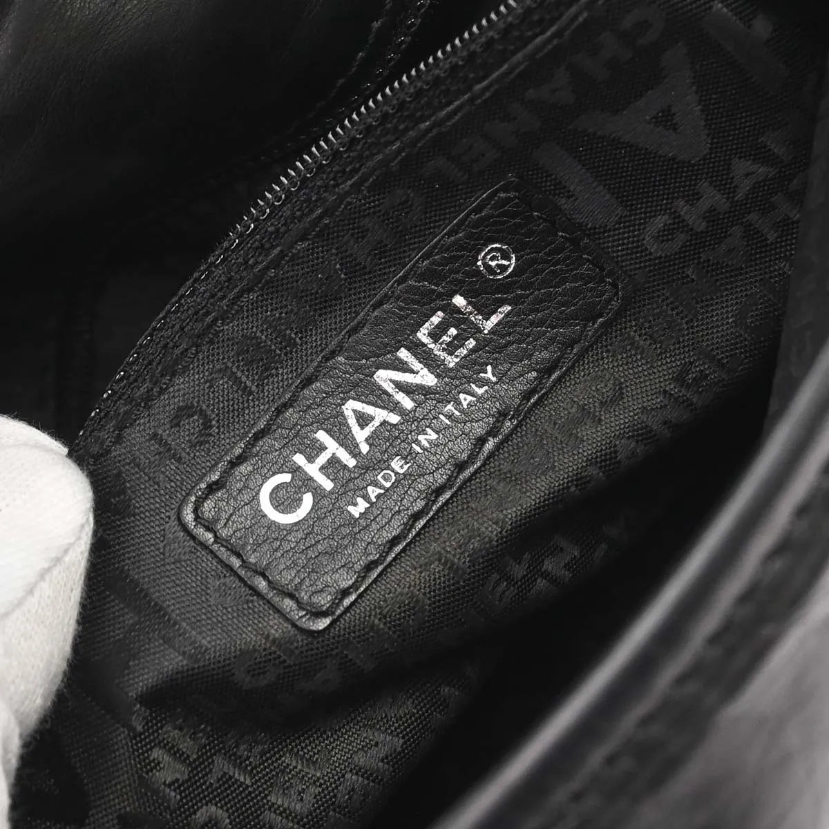 Chanel Vintage Logo Messenger Quilted Aged Calfskin Black Leather Shoulder Bag Bag (Pre-Owned)