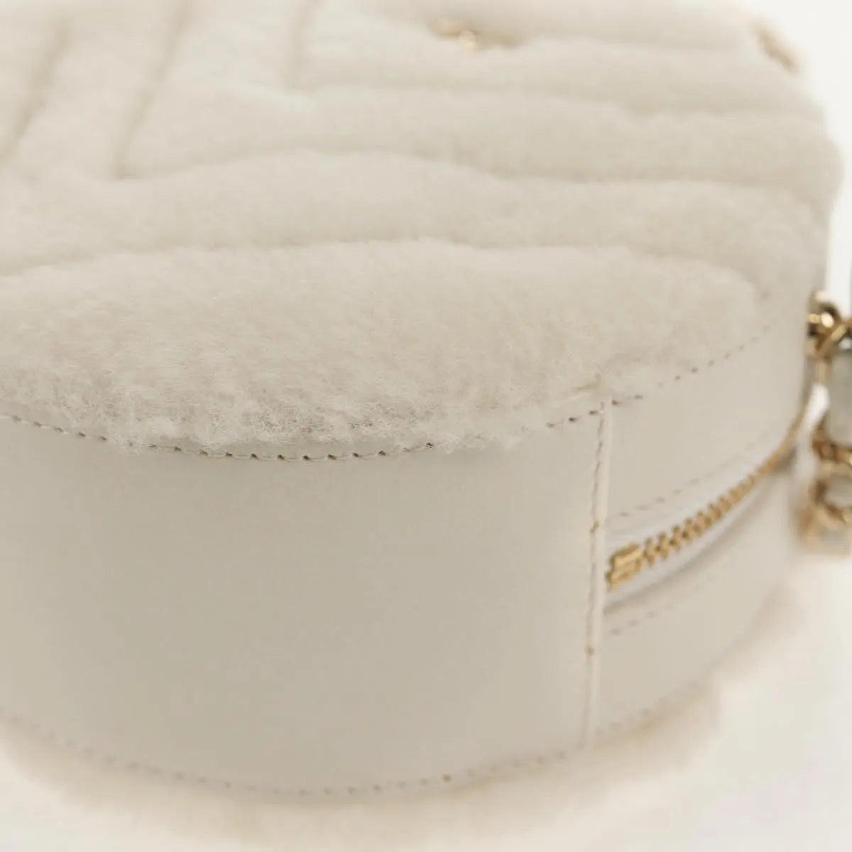 Chanel Round Clutch With Chain Chevron Shearling White Faux_Fur Clutche & Pouche Bag (Pre-Owned)