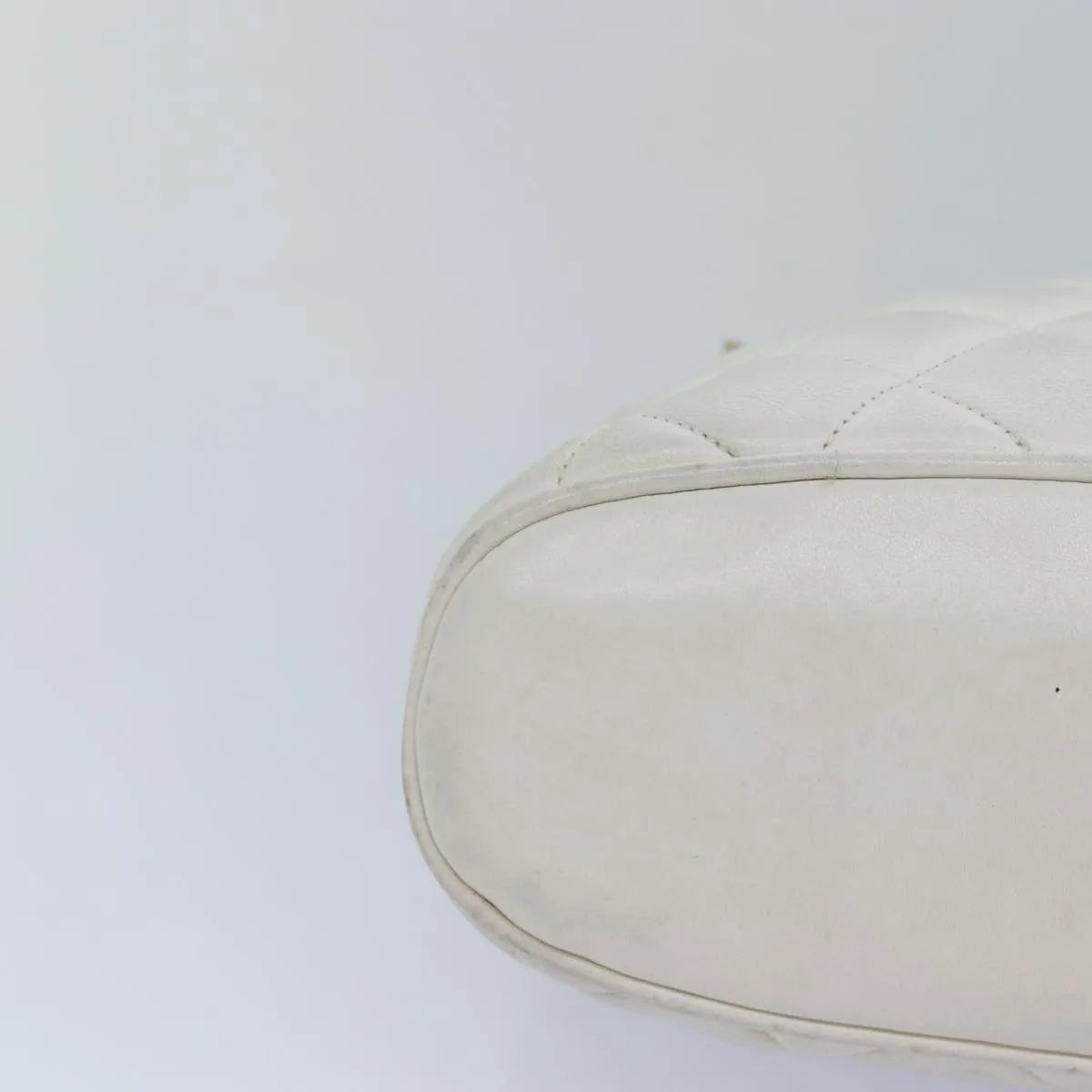 Chanel Vintage Zip Chain Quilted Caviar White Leather Shoulder Bag Bag (Pre-Owned)