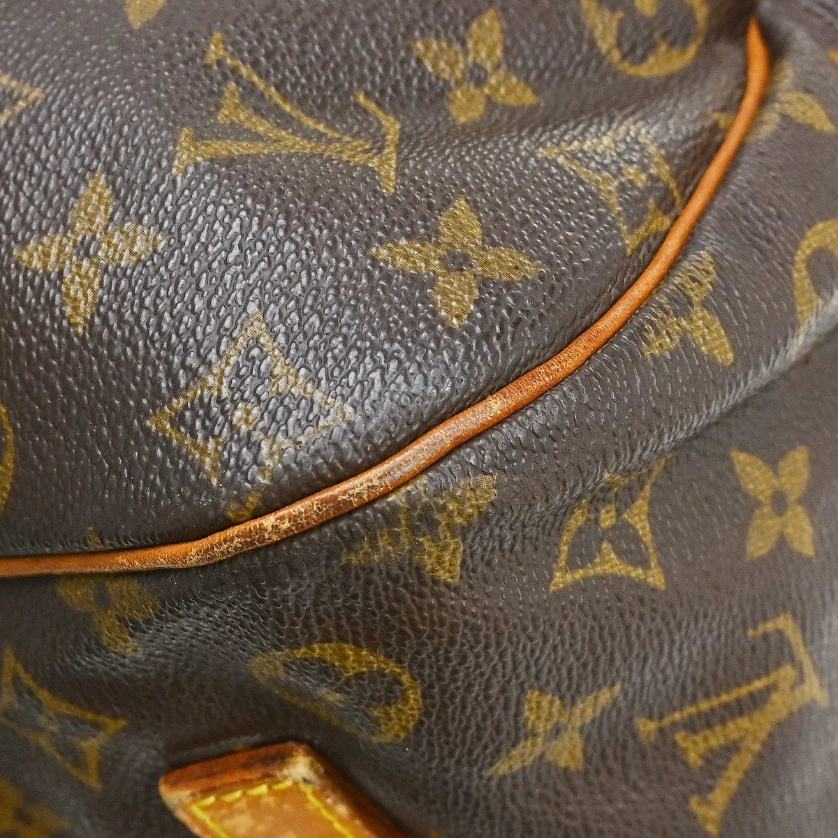 Louis Vuitton Saumur Monogram Canvas Brown Canvas Shoulder Bag Bag (Pre-Owned)