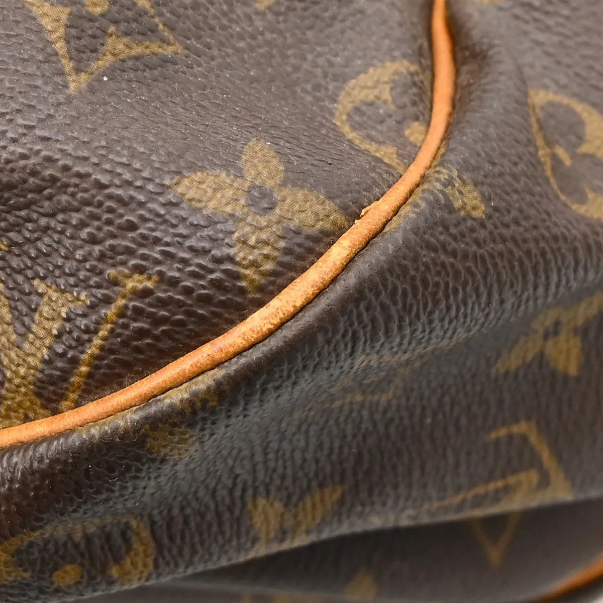 Louis Vuitton Saumur Monogram Canvas Brown Canvas Shoulder Bag Bag (Pre-Owned)